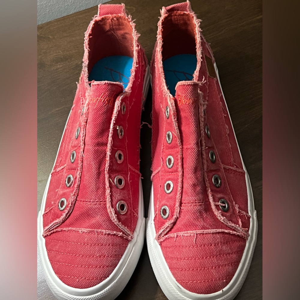 Blowfish size 11 sneakers